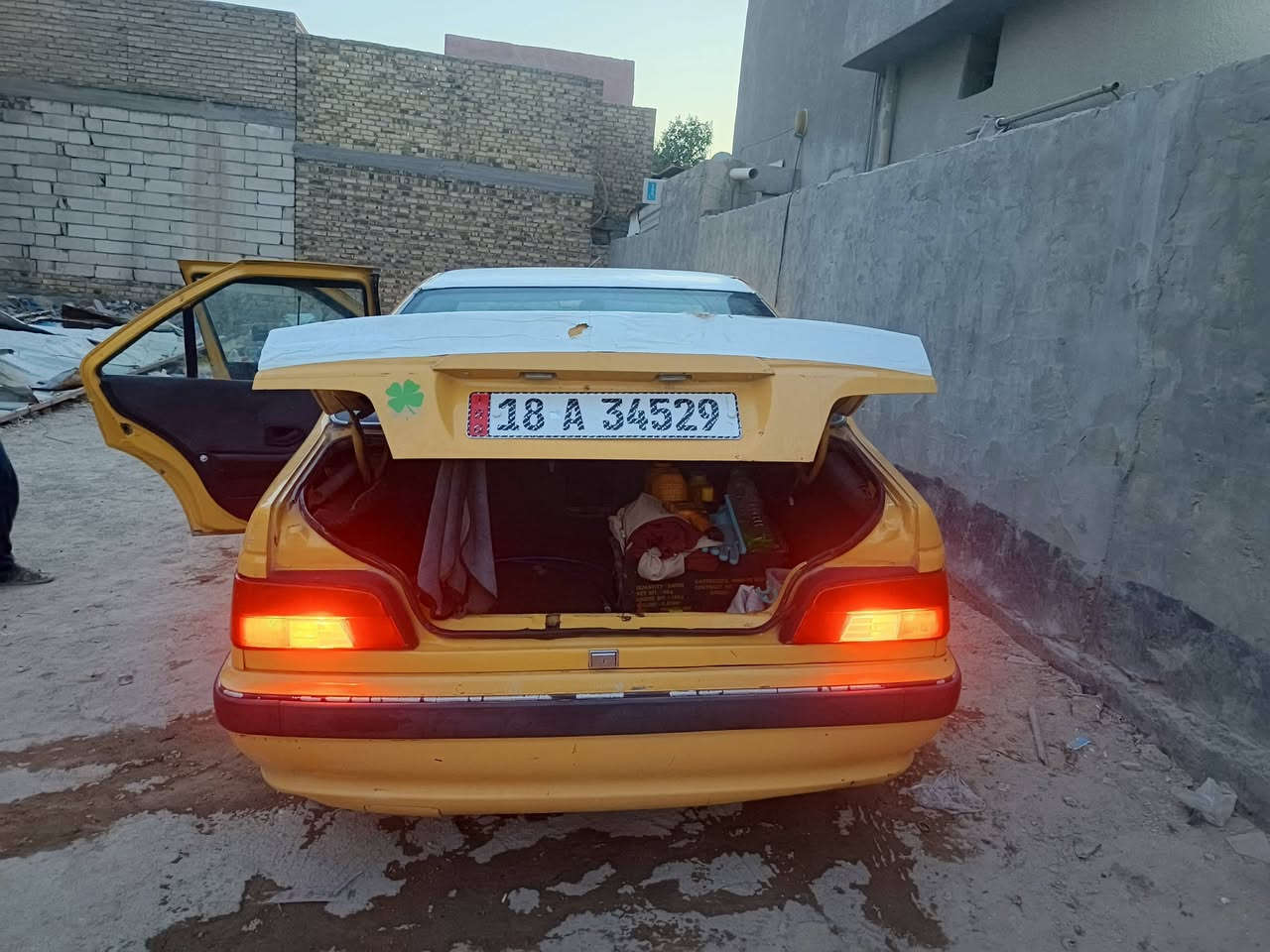 سلام عليكم بيجو بارص موديل15 للبيع سياره جاهزه من كلشي
تبريد ثلج وي السويج 
شاشه كاربلي 
سنويه لل2031
مصفره هيئه وغرامات 
كشرها كبال عينك 
السياره حلوه كلش سعره 44 وبيه مجال للشراي ***********
