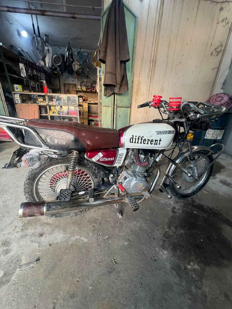 السلام عليكم موطور لونين للبيع موديل 2020 مبدل بستم بس 
كهربائياتو كلهاا شغاله سعر 500وبي مجال رقمي ***********
