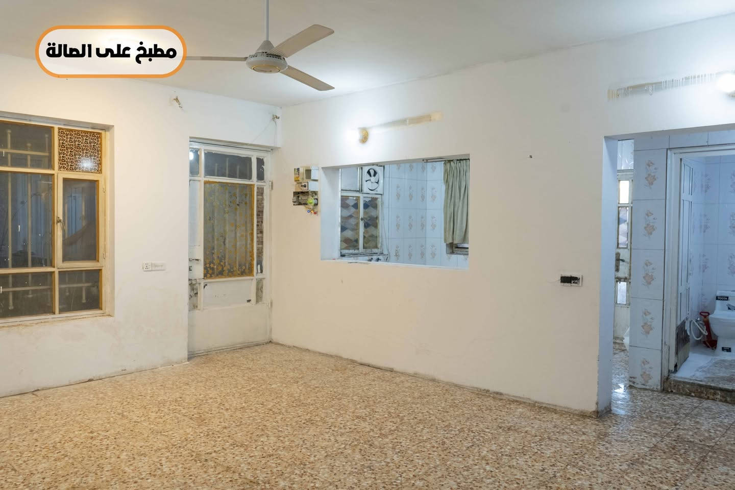 شقة للاجار بحي الحسين قرب شارع مطار بغداد مساحة 120م غرفتين وصالة ومطبخ للاستفسار ***********
