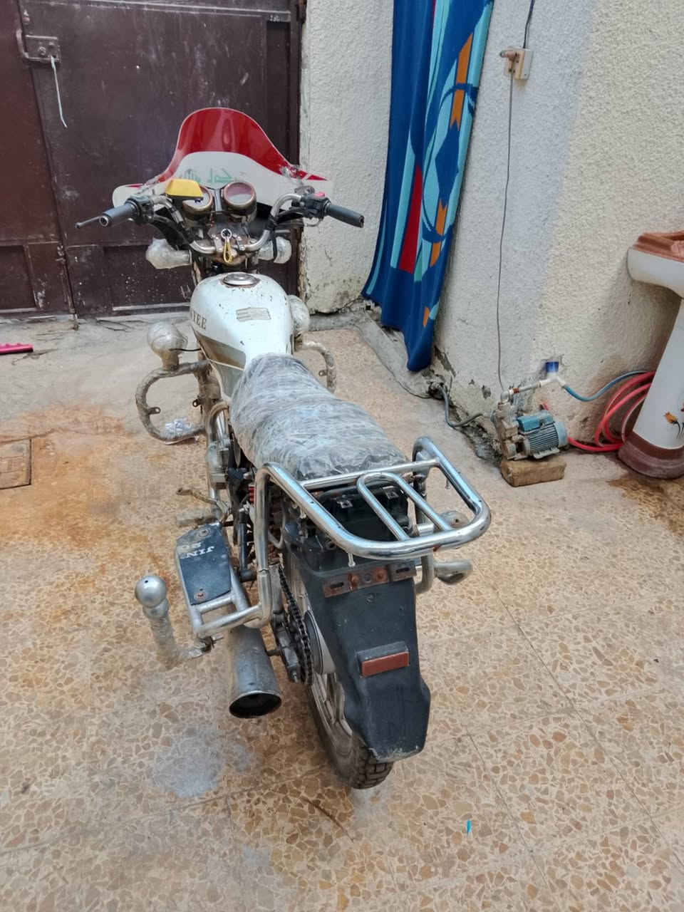 سلام عليكم دراجه للبيع سعرها 350بغداد اوراقها كامله دراجه كامله خير من الله


**إذا كنت صاحب هذا الإعلان وتريد حذفه لأي سبب، رجاءا أرسل رسالة إلى الدعم الفني**