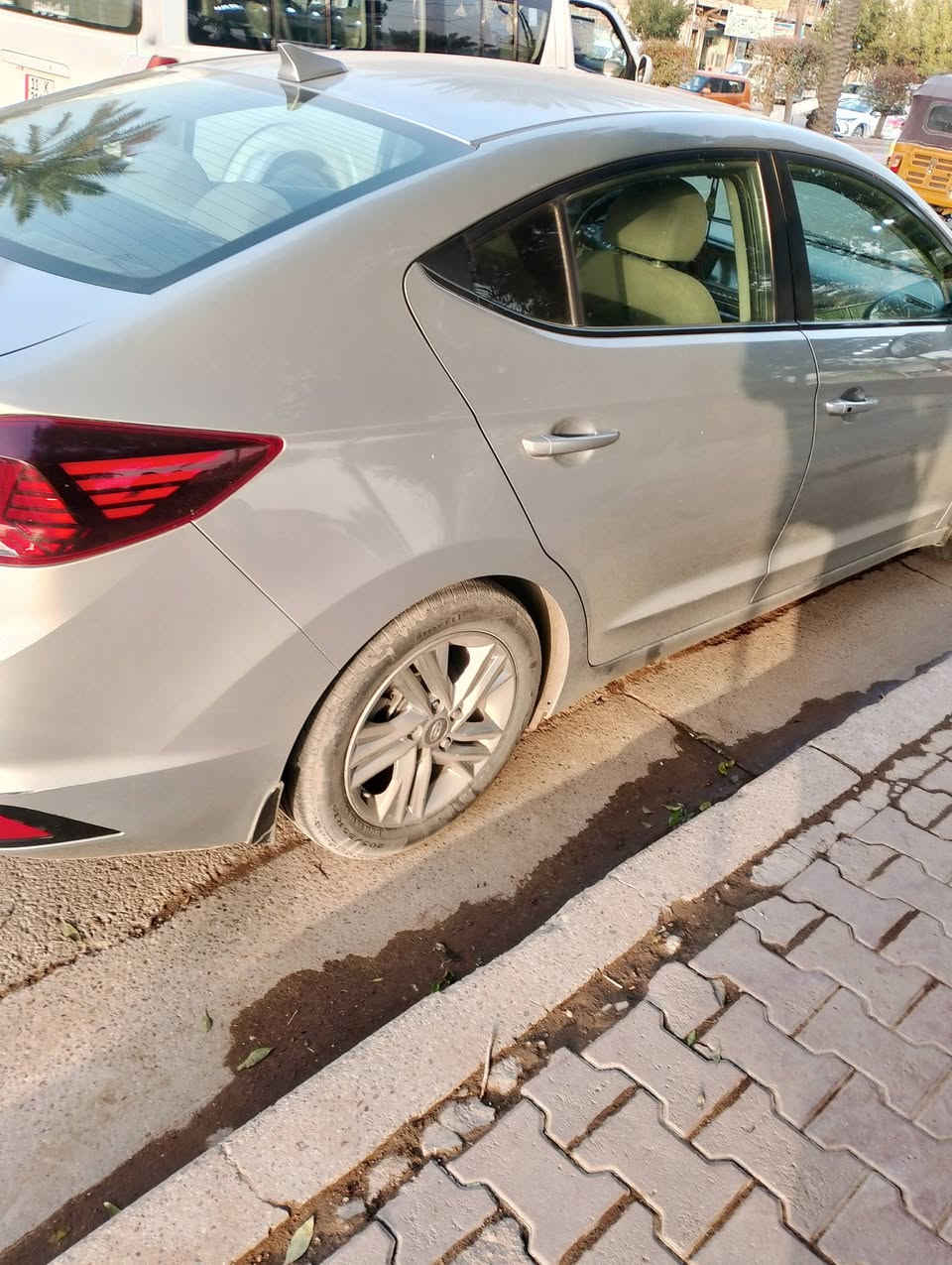 السلام عليكم اخوان النترا موديل 20 واحد على واحد مواصفات فول معروضه 32 بها مجال اي استفسار اتصلوا على الرقم ***********
