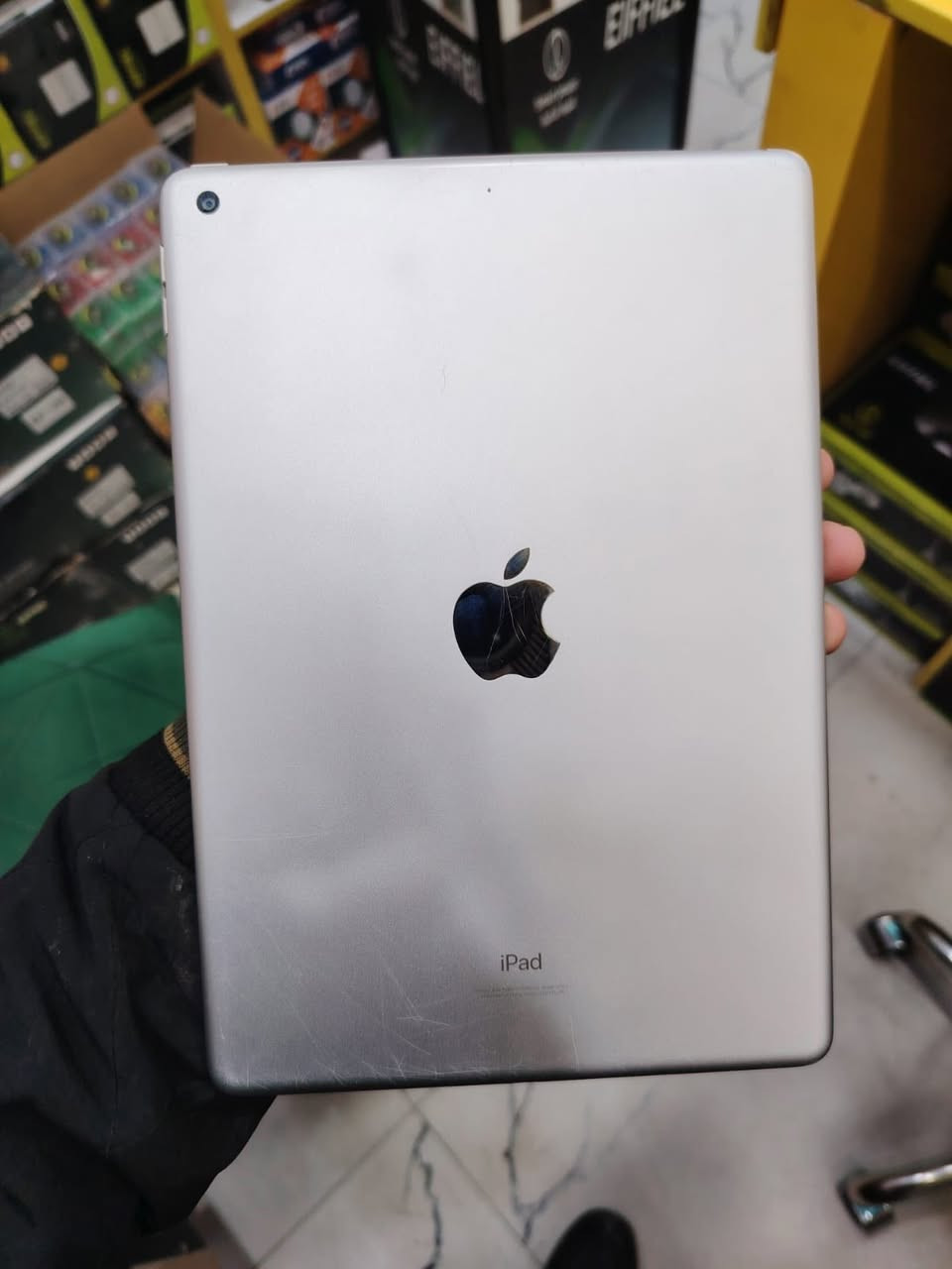 ايباد 9 ذاكرة 64 استخدام اقل الشهر للبيع ب 300 وبي مجال مكاني الشطرة ***********

