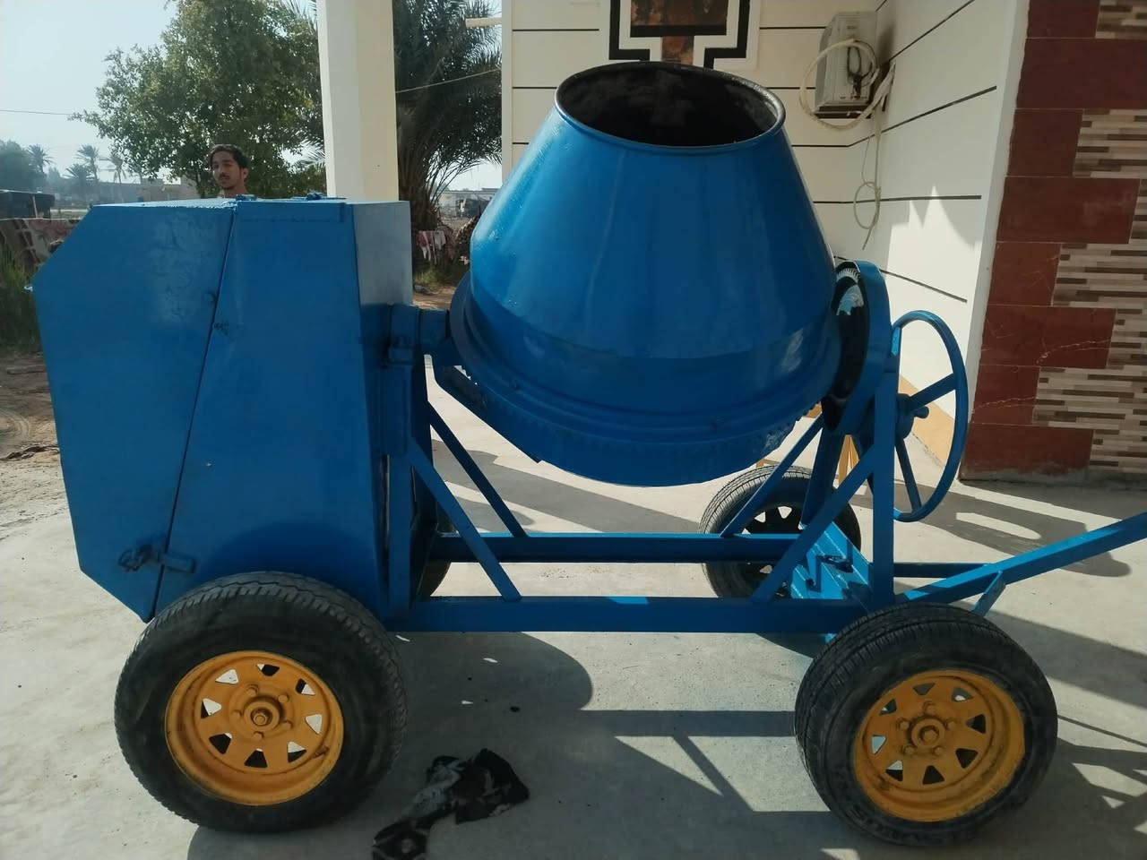 سلام عليكم خباطه اللبيع البنانيه نضيفه من ناحيه شاصي والمحرك  وجدر ماله نضيف سعر مليون 100مكاني ناحيه الوفاء رقم الهاتف ***********
