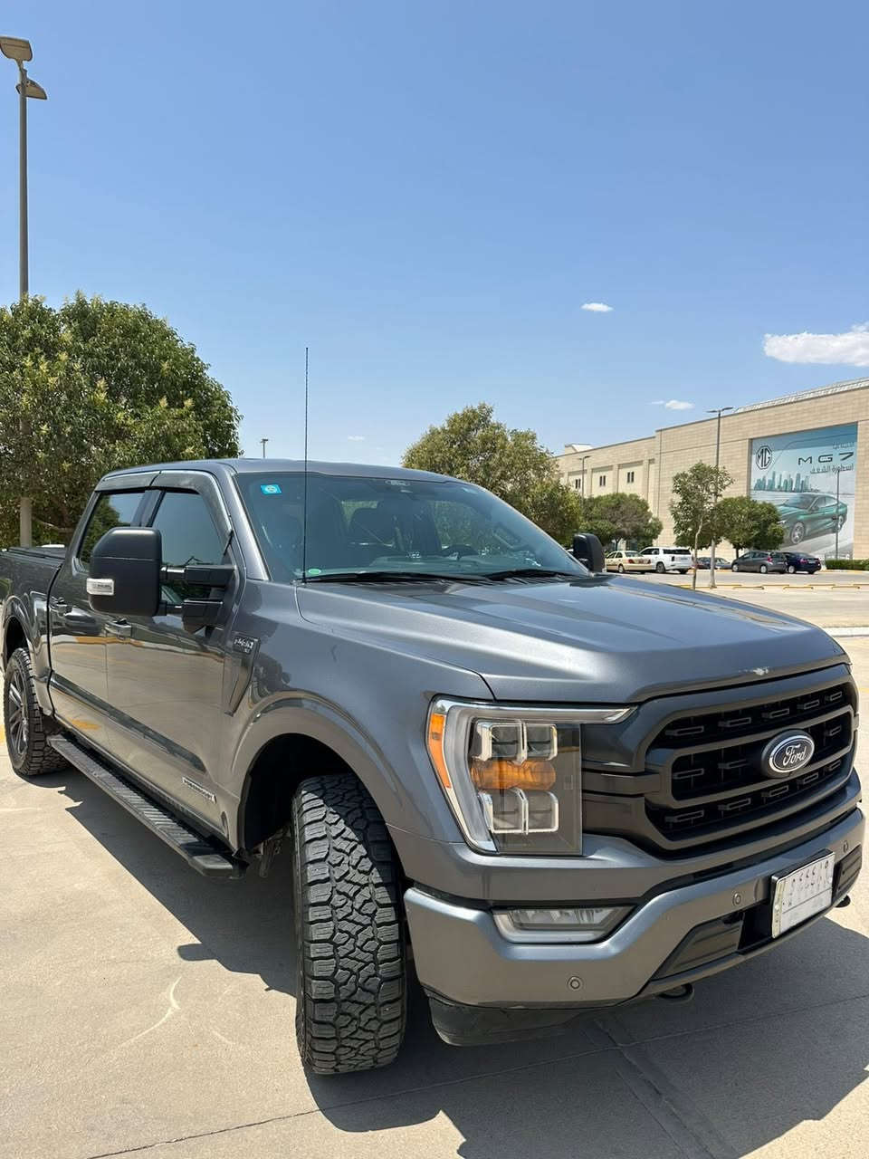 بسم الله على بركة الله 
سيارة فورد F150 كلين لا بارد ولا صبغ ولا شخط  ولا غرق محرك 6 سلندر 3500 توين تيربو هايبرد موديل 21 رقم بغداد 
معلية من شركة فورد السيارة كوستم يعني طلب خاص ومرايات اكبار 
سيرفس كامل يم مهندس صفاء صيانة كاملة مصروف عليها خير من الله 
كاميرات محيطية 360 
قيادة ذاتية رادار 
كير طيارة مع 6 وضعيات قيادة 
شاشة كبيرة بصمة 
جامة الخلفية كهربائية 
وباقي المواصفات معروفة 
السعر 240$ بيع او مراوس التواصل على الرقم 
***********
واتساب
