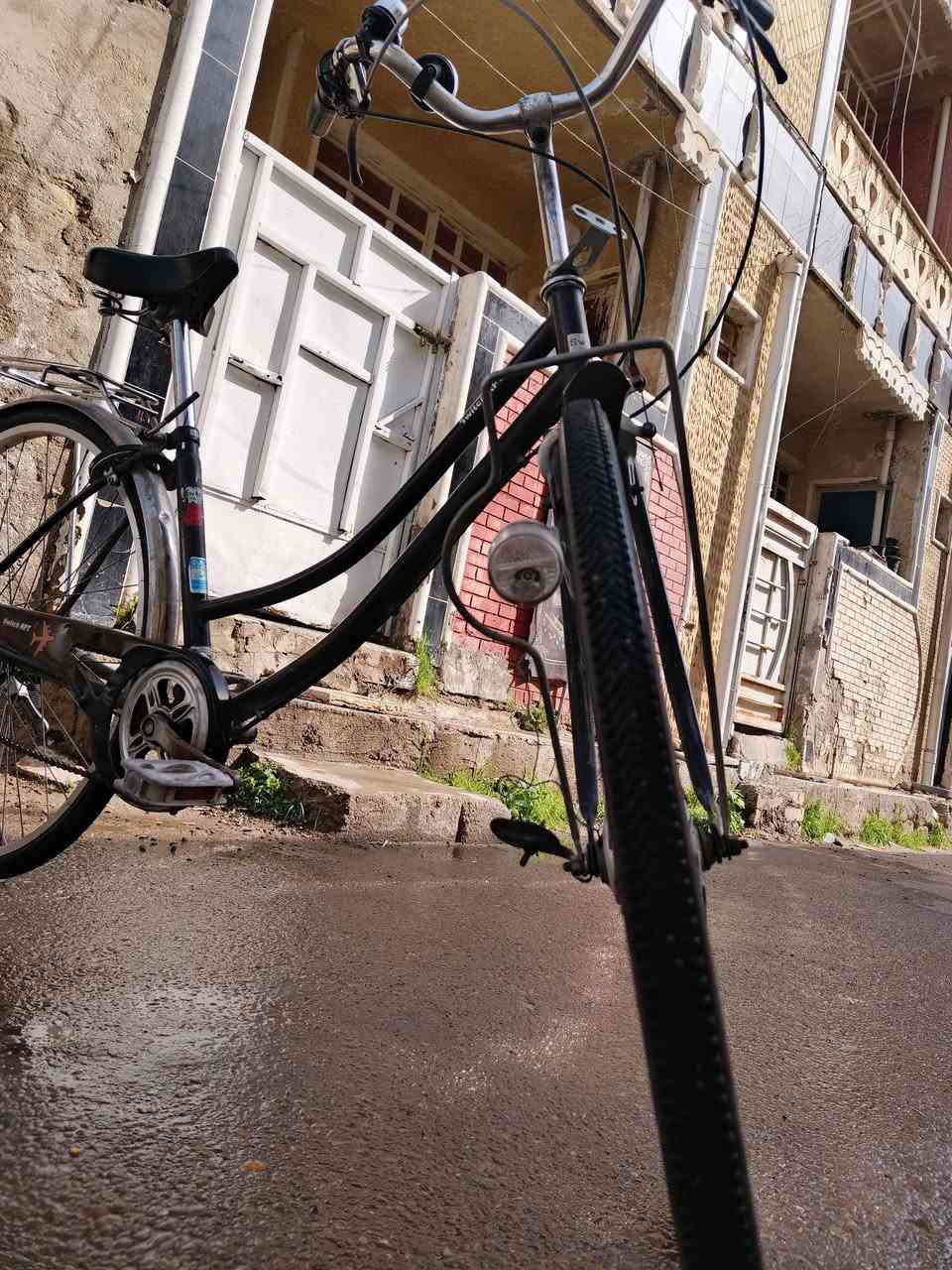 السلام عليكم، بايسكل بناتي قياس 27 باله
رقم شاصي
 بريكات امامي خلفي شغال
لايت داينمو امامي شغال
تايرات جديد
سرج جديد جلد
جرس
قفل مع مفتاح
ستاند جديد

للتواصل خاص ماسنجر او واتس اب ***********
السعر 80 وبي مجال
