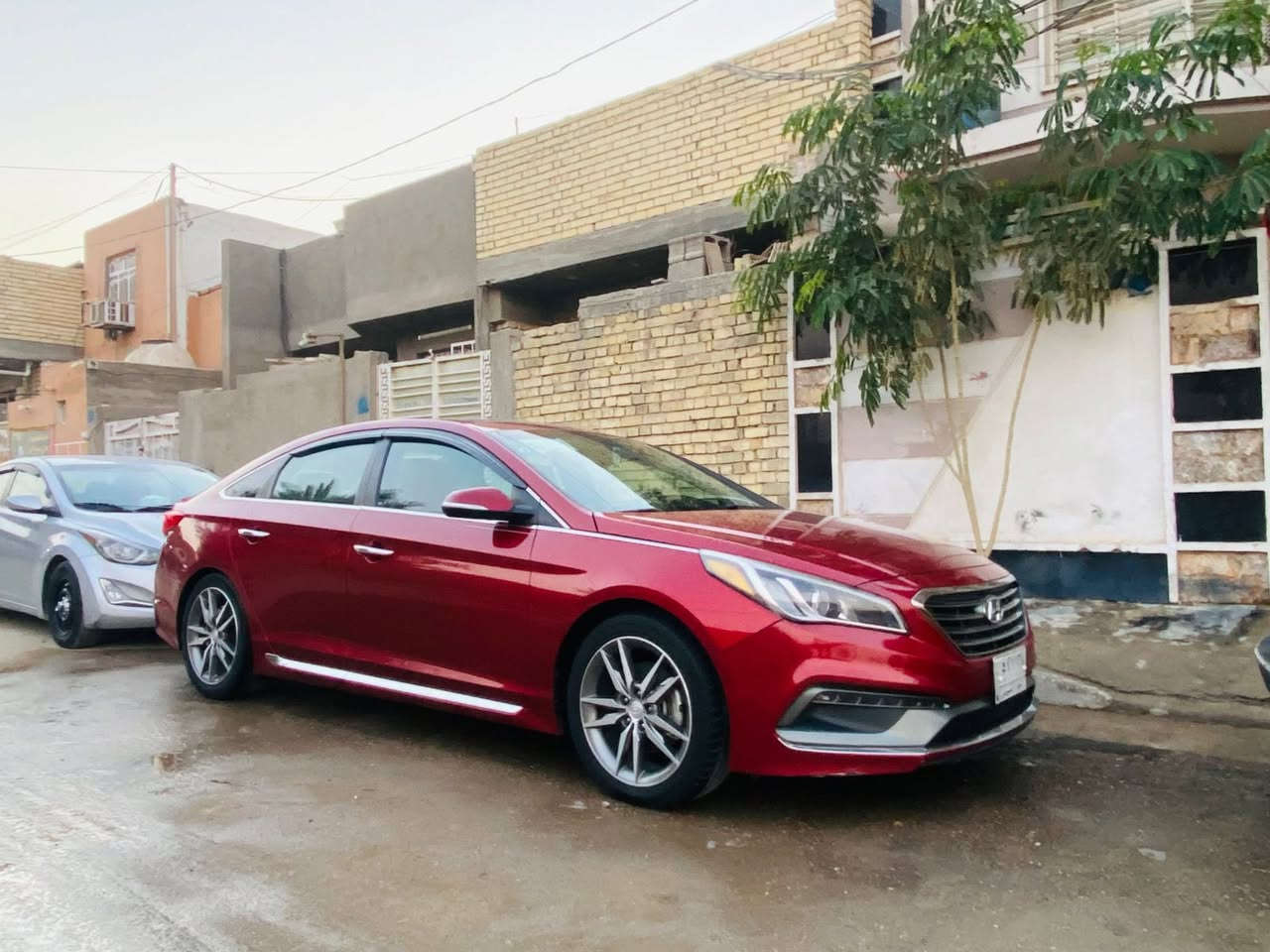 سلام عليكم سوناتا موديل 2016
موصفات سبورت فتحه سقف
كشنات جلد تدفئه كهرباء 
ثلاثه انضمه قياده صندوق ذكي 
منضومه زينون عالي ناصي 
سياره تاخذها متصرف عليه ولا ربع حدثها مرفق وبيها سونار وكلير من امريكه بابين  
اي ستفسار ***********
