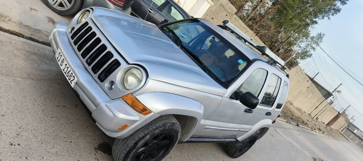 جيب ليبرتي فول مديل2007 رقم بغداد  انكليزي بسمي   مكينه وكير كله جديد فور ويل***********
حجم 6  كير اوتوماتيك  تتفئه وتبريد كله شغال صدر خلفي امامي جديد تخم تاير جديد كشنات كهرباء 
سيدي واكس فول سستم صوت 
   مانع انزلاق  
كروز سرعه ABS لايت اوتو 
    بيه صبغ 5 قطع باقي بلادي  دوخلهه كله جديده شرط وترايك ١٨٠ وين ميعجبك  رايدهه 75 وبيهه مجال مكاني بغداد المدينه الصدر 
هاذه رقمي *********** بغداد, العراق
