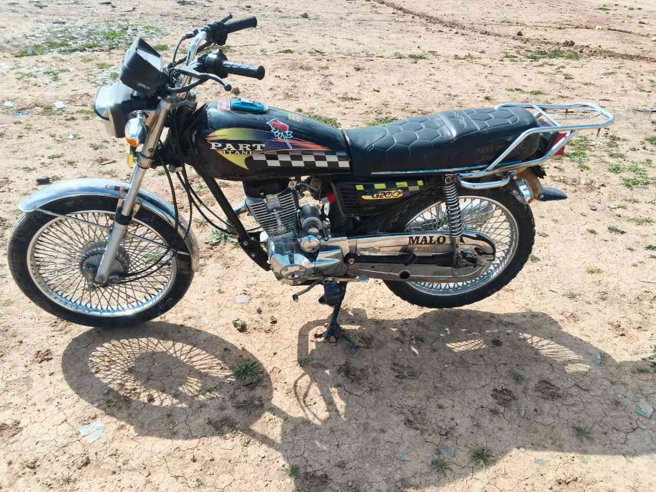 للبيع بارت محرك 200 منفيس اصلي شغال كامل سلف شغال
السعر 325 بي مجال بسيط.. *********** واتساب
