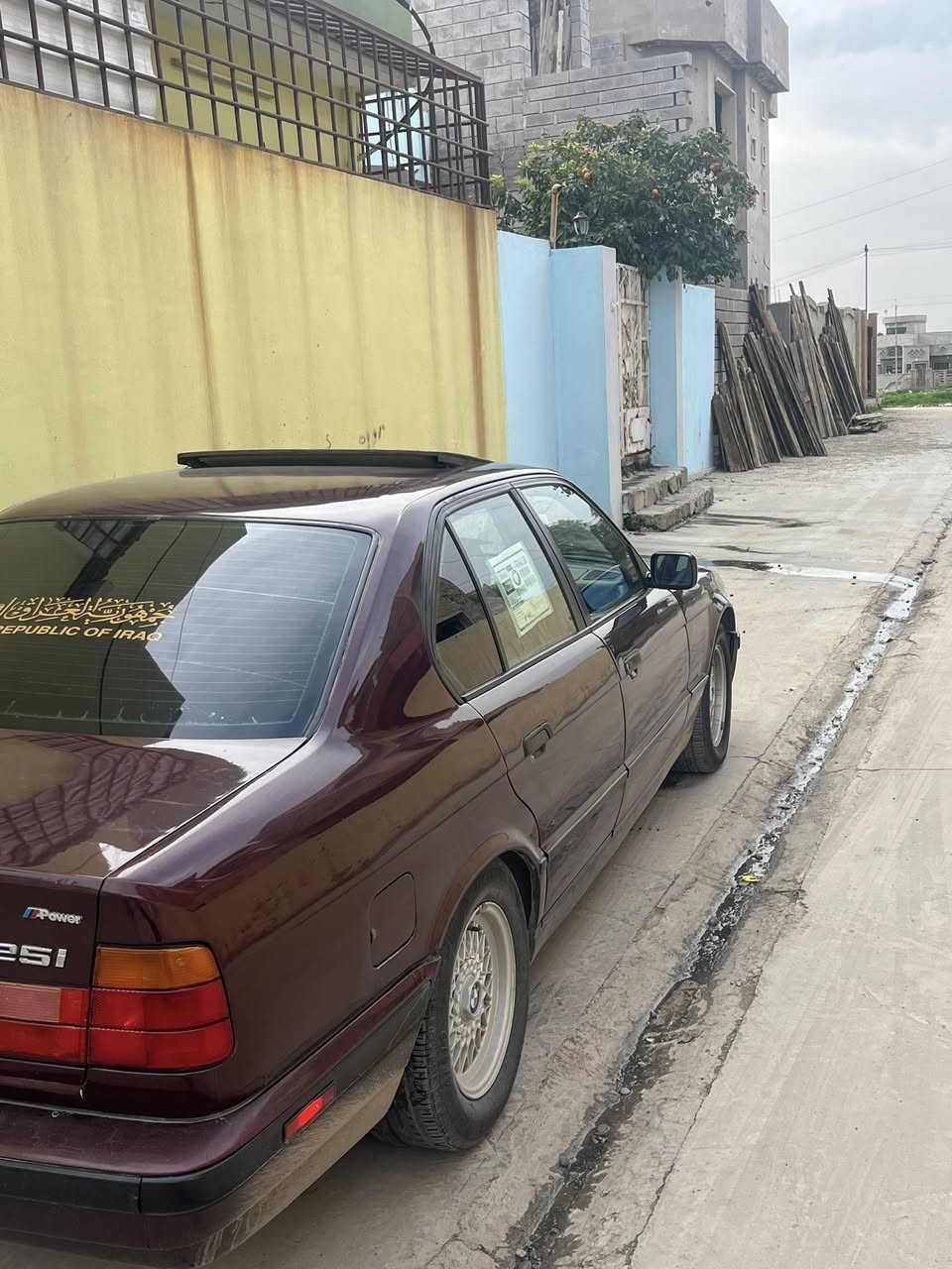 BMW 525
موديل 93 أصل
سياره فول مواصفات كهربائيات كلها شغاله حتى الكشن سائق كهربائي بالكامل 
سياره م ناقصها شي بس رقم  نقصها تحويل. ثاني يوم شرط انطيك بالكير والمكينه ضمان
1 صبغ بس جماليه 
2سعر 64 وبيها مجال كلش بسيط
***********
