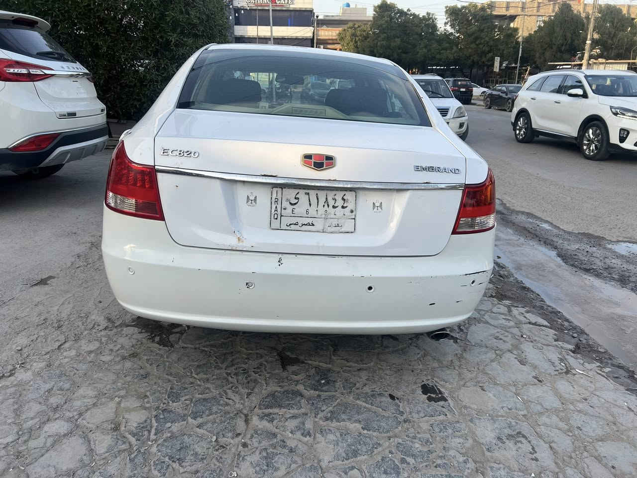 السلام عليكم ام كراند موديل ٢٠١٢ للبيع اوامراوس السياره جاهزة كيرومكينه مكفولات صدر جديد مكفوله من الضربه والصبغ بيها فقط باب السايق شويه صبغ السعر ٦٣ وبيها مجال مكان بغداد الحريه للاتصال ***********
