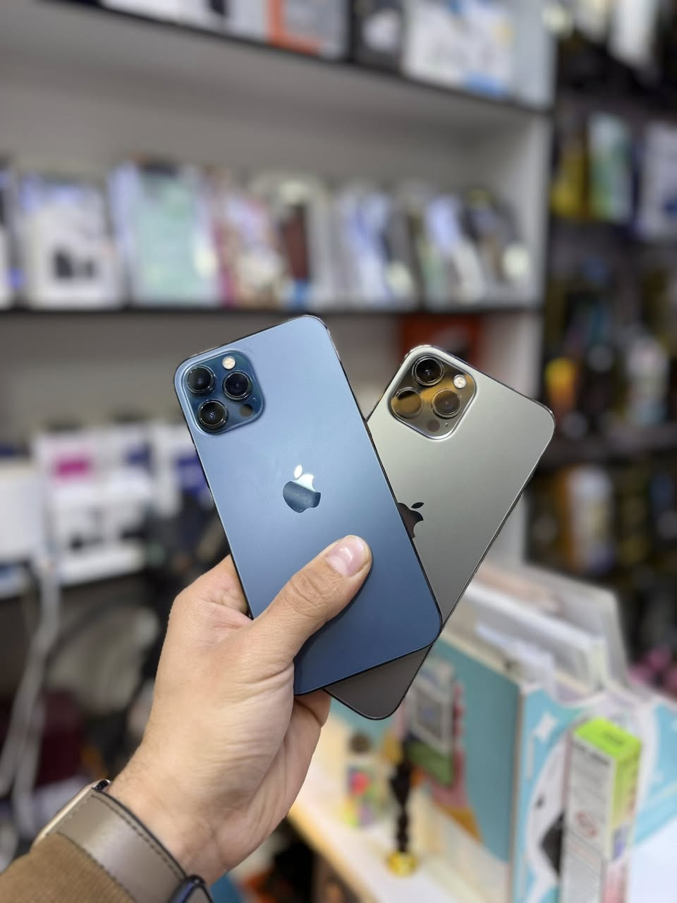 السلام عليكم 🙏🏻

متوفرر كافه الاجهزه المستخدم  والجديد. :✨

ايفون +  سامسونج + هونر + ريدمي + ريلمي + أيتل وغيره ……. 

متوفر ايفون 
13 برو ماكس بطاريات تبدي من 82 واكثر 
12 برو ماكس 
11 برو ماكس
13 عادي 
11 عادي 
اجهزه بلاديه وغير داخله صيانه طبعا ضمان فحص اي قطعه مفتوحه يتم استرجاعه ♥️

متوفرر ايضا قسط ع ماستر الرافدين موظفين 🌷

للاستفسار اكثر :***********

واتساب : ***********

العنوان : السوك شارع كصيبه مجاور باب كراج الزوبات القديم .. مكتب الامير 🤍
