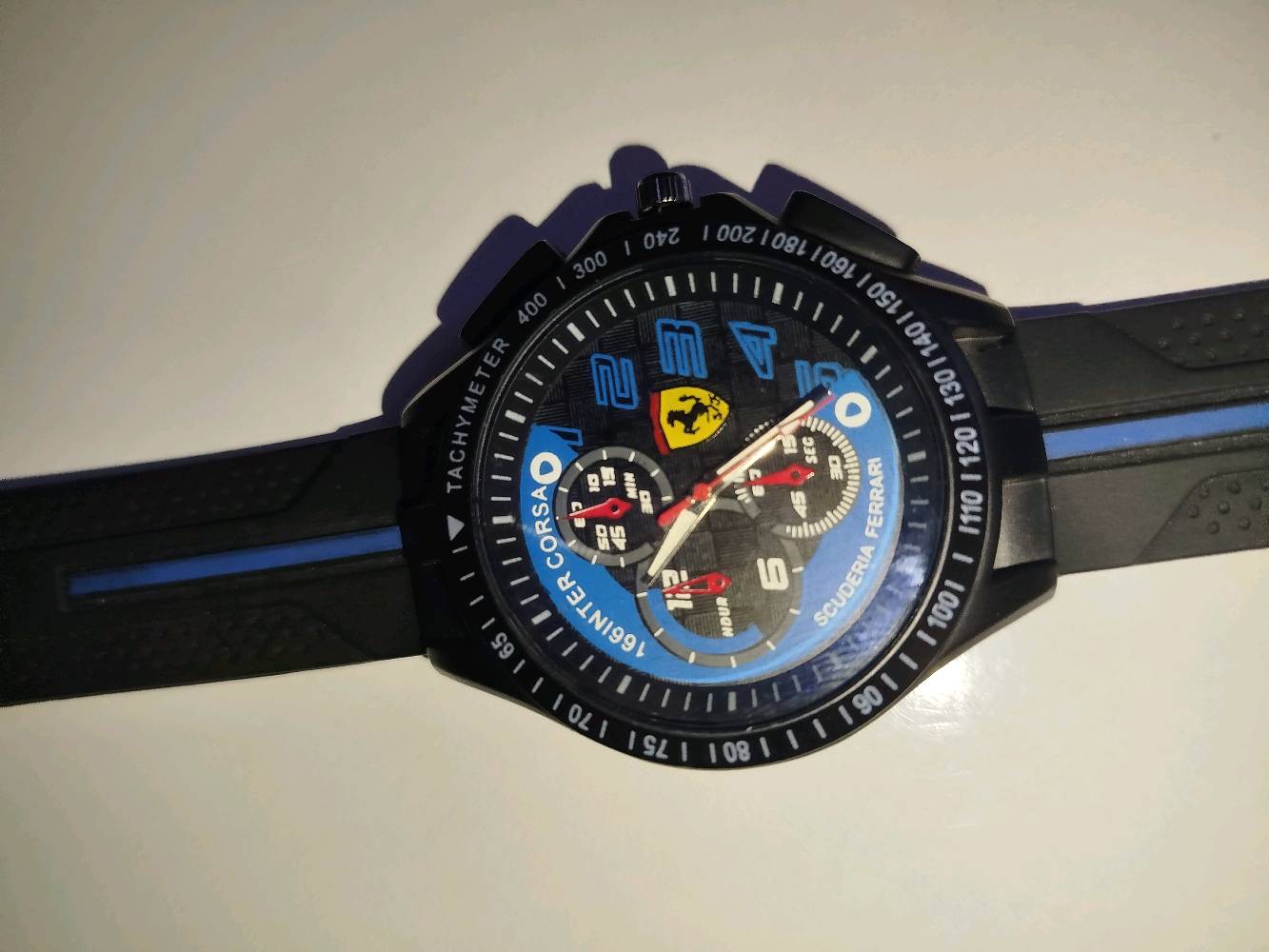 
ساعه فيراري شغاله جديدة 
العنوان مدينه الصدر قطاع 19