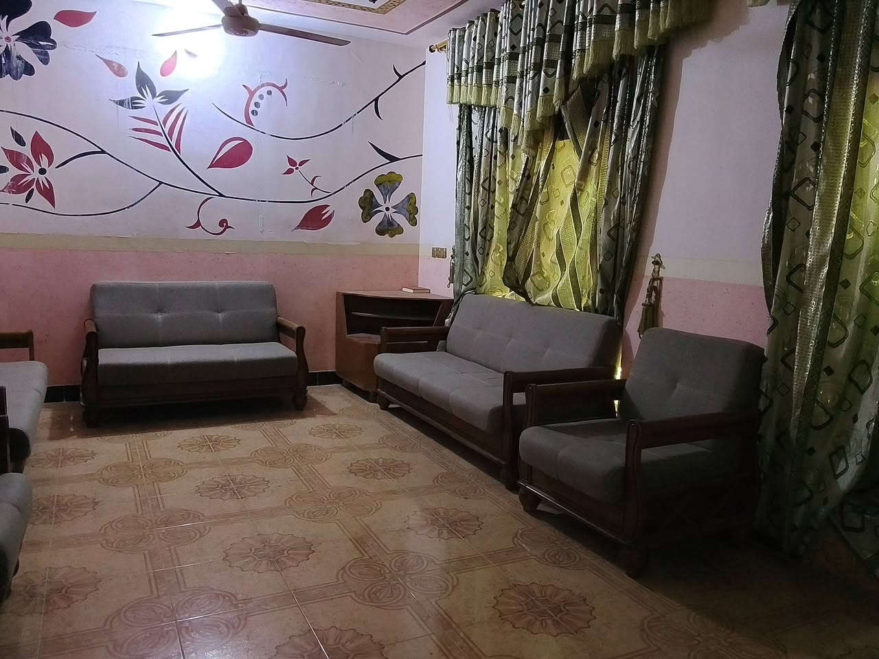 10 مقاعد مستعمل خشب صاج للبيع 300 بغداد
واتساب ***********
