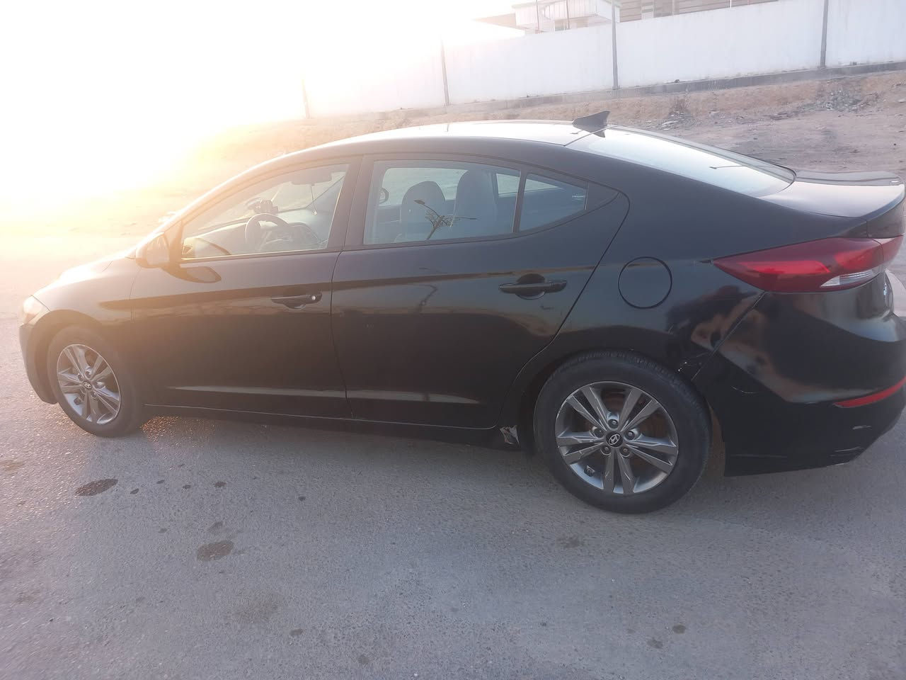 النترا موديل ٢٠١٧ لون اسود سياره تحكمت ستيرن ويل كب وشاشه كبيره وكامره دواره ورقم شمالي حادثها جاملغ خلفي وصبغ نص باب بدون داخل سياره جديده ع ايدي وبالعافيه ع الي ياخذها للاستفسار الاتصال ع الرقم ***********
