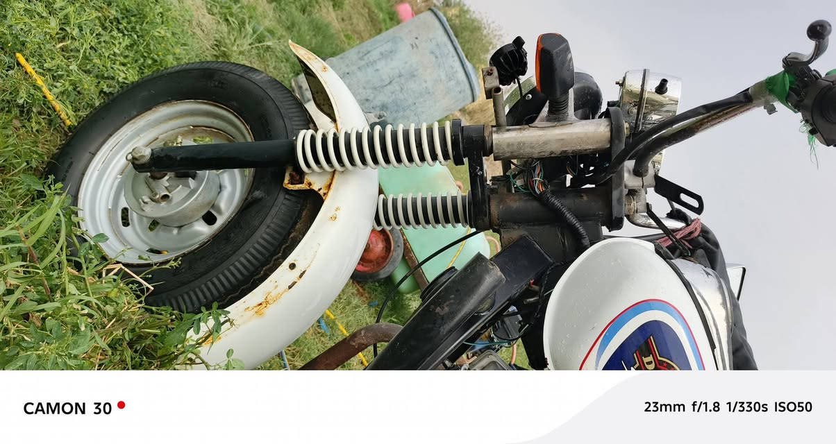 السلام عليكم ورحمة الله 
للبيع موديل 14 اوراق اصولي 
مكينة مفتوحة 
كهربائيات كاملة 
سعرها مليون و250 وبيهه مجال قليل مكاني الناصريه الغراف  ‏‪***********‬‏
