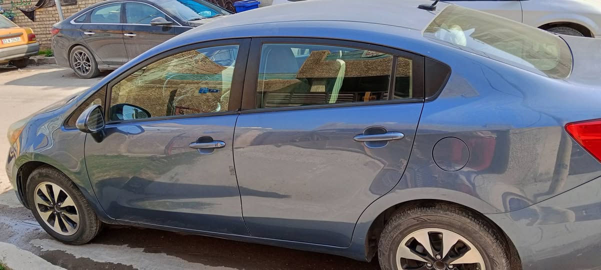 سلام عليكم كياه ريوه موديل 16 بدون دواخل فقط بنيد سياره بأسمي رقم انكليزي تخم تاير جديد سياره شرط التحويل جاهزه من كلشي مكانه السيارة بغداد الدوره ***********
