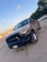 عندي دوج رام ٢٠٢٢ مصبوغه عام تغير لون مكينه ٣٦٠٠ فور ويل ماشيه ١٣ الف ...