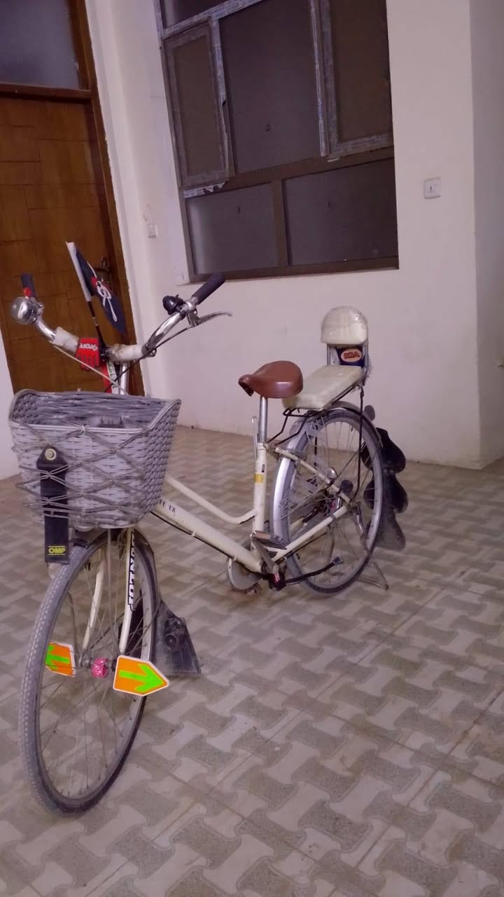 بايسكل للبيع كامل حجم 26 مناقصه شي 75الف وبي مجال مكاني محموديه ***********
