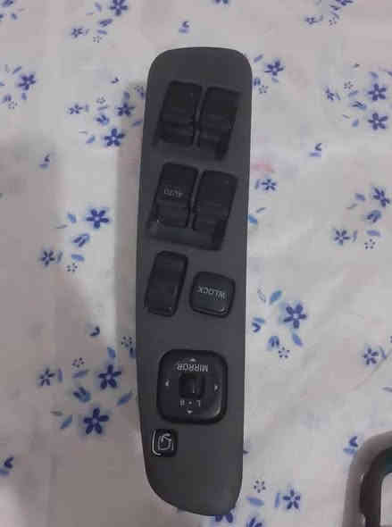 سلام عليكم غراض بطه محور البيع شتريد موجود جوه السوك العنوان ميسان قضاء كميت ***********
