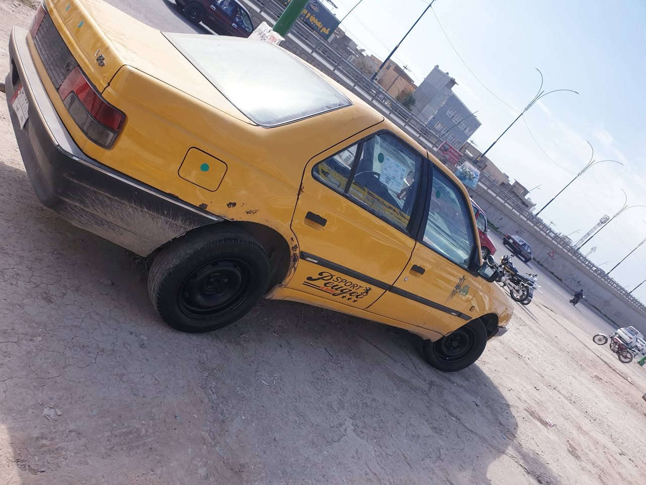 سياره بيجو نظيفه للبيع موديل 2009 تدفئه تبريد كله شغال رقم الماني السعر بلاش 16 ورقه وهذا رقم تليفوني ***********
