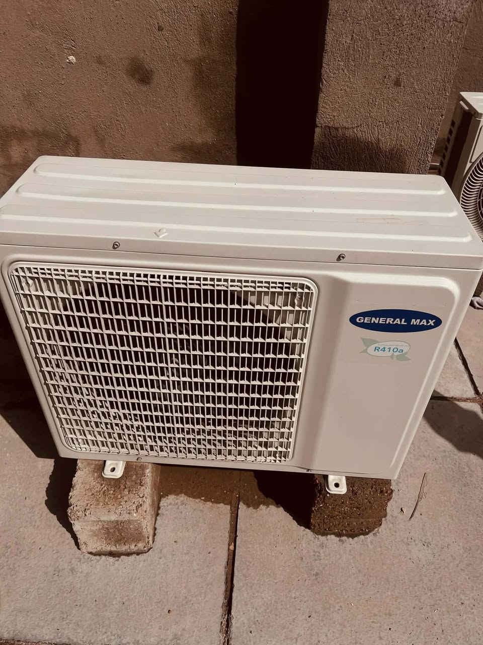 السلام عليكم
سبلت جنرال ماكس ثنين طن 
استخدام  ٣ اشهر 
كامل ملحقات تجي تفحص يللا تاخذ
سبب البيع العام اخذت انفيرتر
العنوان بغداد الدورة
السعر ٣٨٥ الف


**إذا كنت صاحب هذا الإعلان وتريد حذفه لأي سبب، رجاءا أرسل رسالة إلى الدعم الفني**