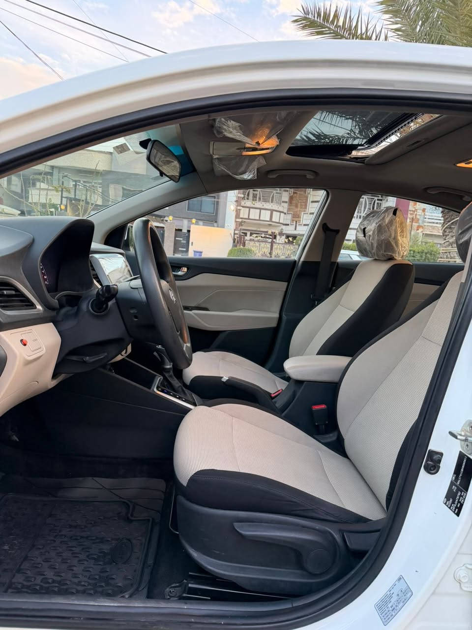 اكسنت 2019 خليجي
بيه خشم الجاملغ الامامي الايمن فقط 
ماشيه 86 
فول موصفات المعروفه 
مكان السياره بغداد السيديه 
السعر 123 
***********
