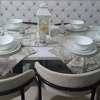 طاولة طعام • ٦ كراسي • للبيع