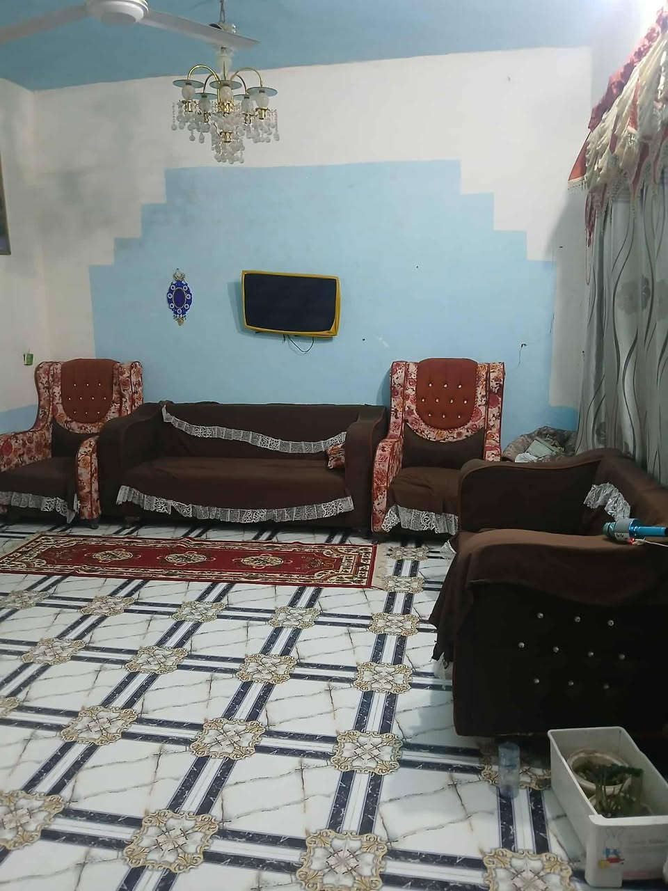 سلام عليكم اعيد النشر بسبب الوعود المزيفة
الي مو شراي لا يتعبني وياه دار للبيع كوت شارع النفط حي الجوادين الثانيه مساحة ٣٠٠ يتكون من غرفتين وهول ومطبخ وديوانية وحمامات داخلي وخارجي وحديقة وترك الموقع نزلة عادل الحلاق مقابيل صورت سيد مقتدى يم صيدليه نسيم الورد شوي ليغاد عنهة الاستفسار
***********
***********
