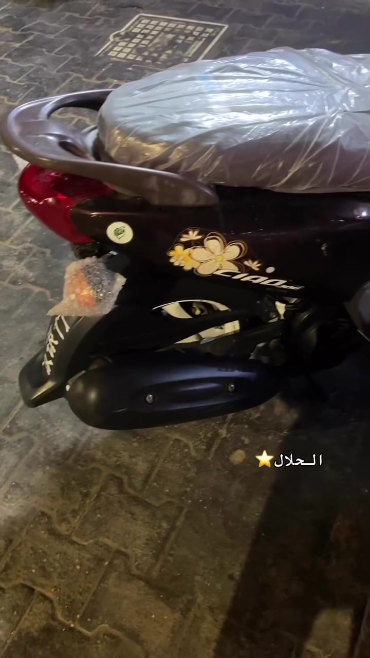 سلام عليكم دراجه فله للبيع ٢٠١١كفاله عامه ختم واحد ويه المحرك بعدهي بوضع الحاويه صالهة شهرين من طالعه السعر ٩٠٠ الأستفسار ***********
