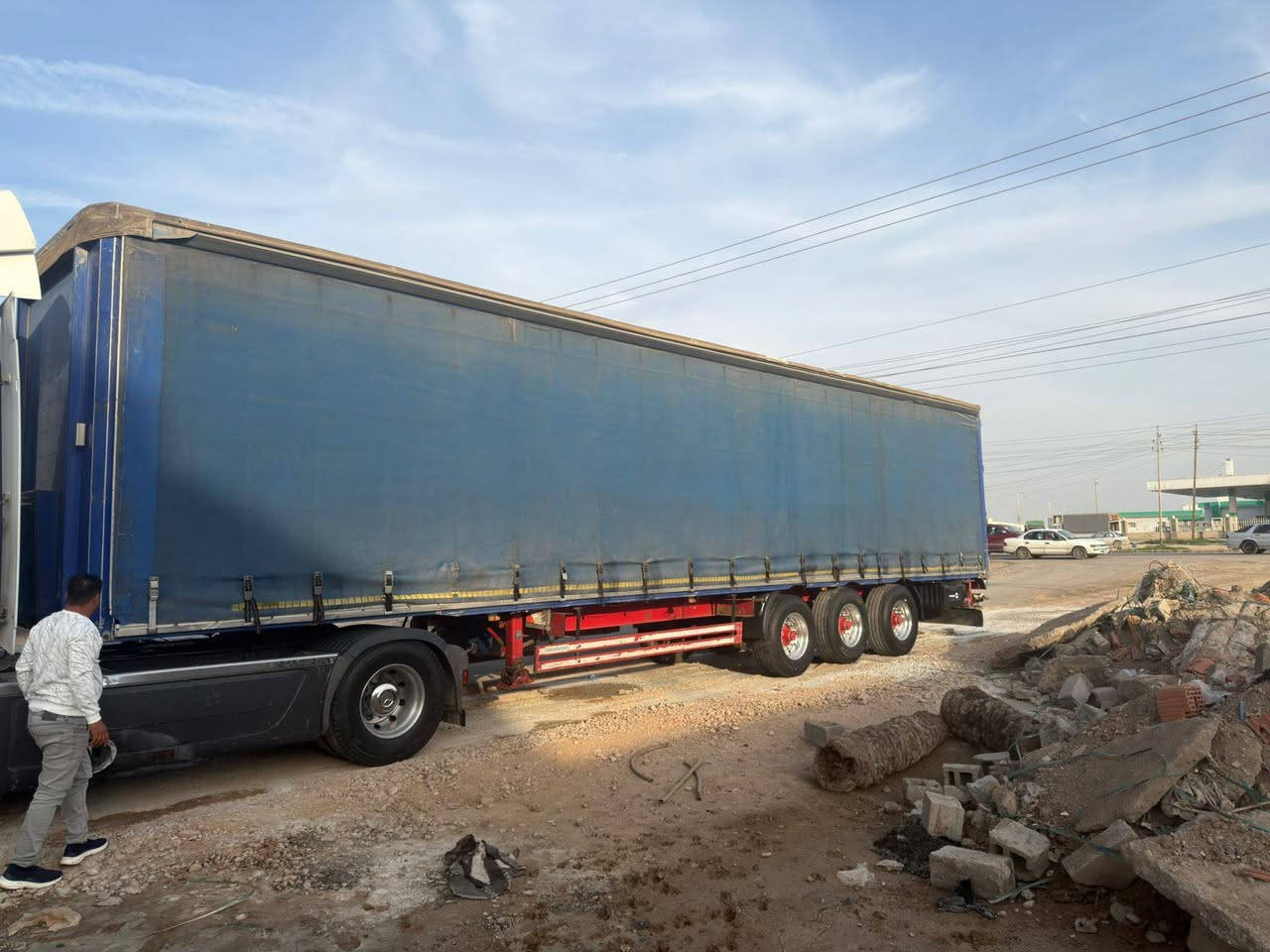 السلام عليكم جادر مسرحي  هوه ول باب خلفي  ارتفاع 285  مكاني حاليا بغداد جرف نداف سعر ***********
