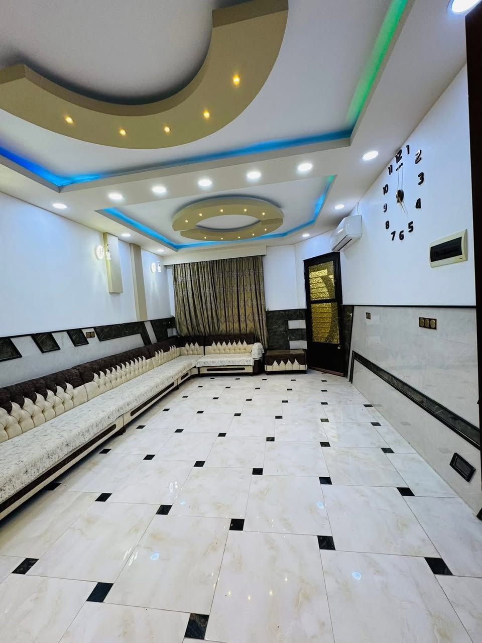 للبيع 
#عقارات_مملكة_الخير 
دار للبيع في حي الحدباء مع الاثاث 
المساحة 130 متر ركن استلام فوري بناء حديث فول   
 سند طابو سكني ملك صرف  
طابقين اربعة غرف نوم وهول واستقبال ومطبخ وصحيات ونضام دكتات اتجاه شروق تام 
للإستفسار اكثر الإتصال
***********
*********** 
***********‏‪
او مراجعة مكتب مملكة الخير للعقار الكائن في سايدين  البحرين قرب قاعة الفخامة للاعراس
