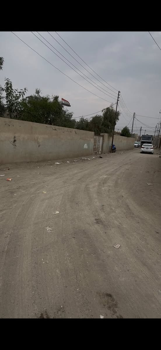 قطعة ارض للبيع المساحة 170متر ركن موقعه كلش حلو بصف مدرسة بلسم قريبه على شارع الرئيسي 
***********
