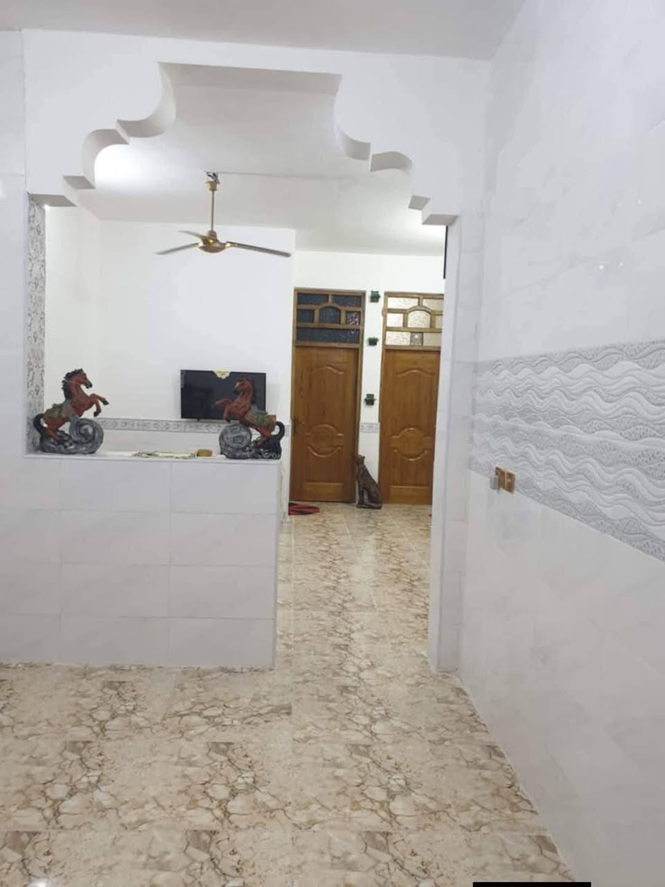 دار للبيع ١٥٠م ٧ونص واجهة
نزال ٢٠م في مغربه قرب السوق، وخلف الاربع سايدات بناء حديث صب درجه اولى سنة ٢٠٢٥
يتكون من استقبال ٦في٣ونص
مطبخ ٥في ٣
صاله ٦ في ٥
غرفتين نوم ٥ في ٣
 بيتونه كبيره 
صحيات داخل وخارج
 شارع عرض ١٠م 
الجيران من خيرة الناس 
سبب البيع ضرف خاص 
 الاستفسار الاتصال على الرقم👈 ‏‪***********‬‏
