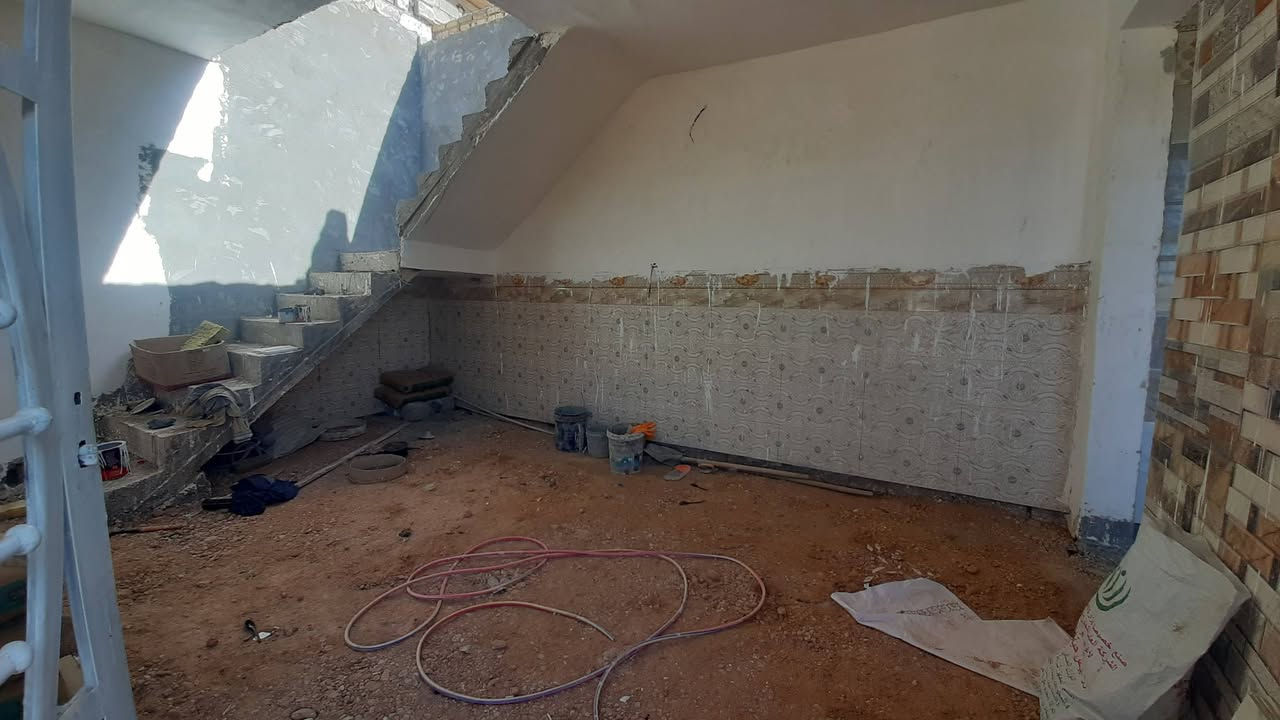 مشتملات عدد 2 بيهن نواقص قليله المساحه واحد 100 وثاني 100 وياه فضله 50 متر ثنينهن ب80 قفل واذا يكملهن تسليم مفتاح 🔑 ب90 بيهن مجال قليل عنوان بالعبوديه خلف العلوه يعني هم قريب عليها شارع عريض كلش اتصال عالرقم ***********
