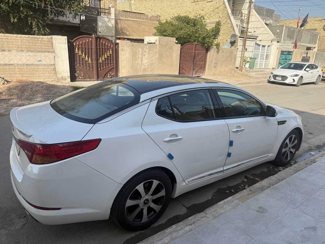 السلام عليكم . كيا اوبتما 2012 وارد خليجي المواصفات فوول محرك 2000 بصمة بانوراما كراسي جلد شاشة وكامرا ويل كروم مري شفط تحكمات فوول ماشية 123 لد امامي مكفولةمن الصبغ ولحادث فقط بعض الملاحضات البسيطة مذكورة بالسونار السعر 133 ورقة مكان السيارة بغداد جانب الكرخ حي العامل قرب دائرة الكهرباء محرك وكير ابلادي *********** بغداد, العراق
