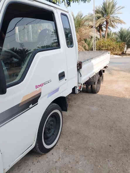 سلام عليكم البيع ام عيون 2001 سياره مكفوله حداديه جديدة تايرات جدد  السعر 65 وبيها مجال اتصال *********** نجف بل عباسيه
