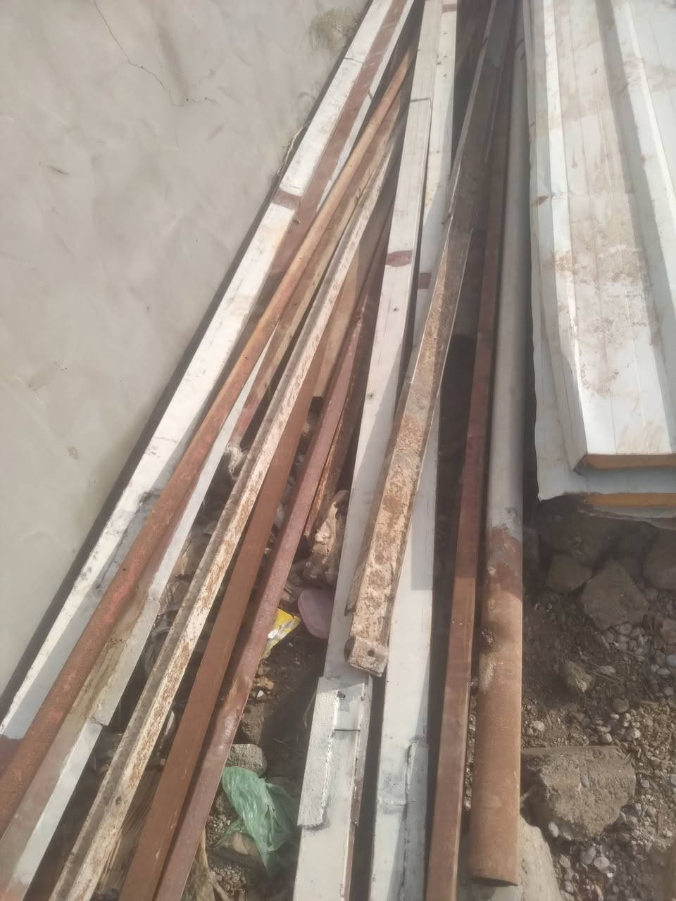 اسلام عليكم يوجه لدينا جينكو نضيف للبيع مع حديد شخاط للبيع ***********
