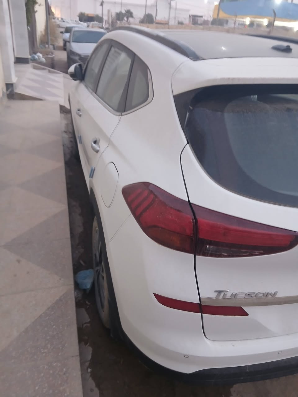 للبيع توسان موديل ٢٠١٩ جديده بمعنى الكلمه خليجي الكاصد بالحله بدون ضربه ولاشخوط بسمي سنويه جديده للاتصال *********** حله محرك ٢٠٠٠اللون ابيض
