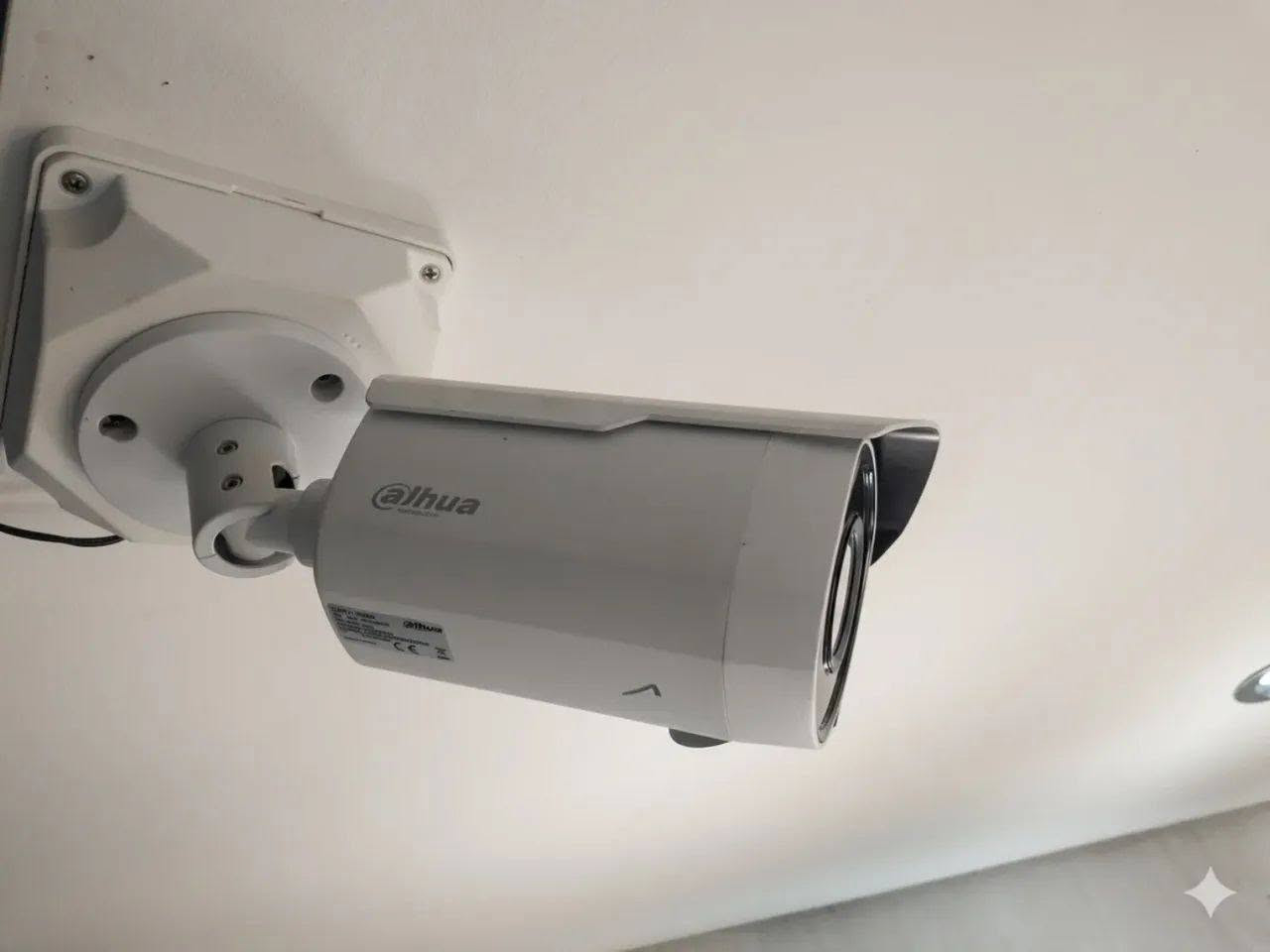 🛑 لحماية بيتك أو عملك.. الأمان يبدأ من هنا! 🛑
تم على بركة الله وتوفيقه 🔐 تجهيز وتنصيب منظومة كاميرات مراقبة متكاملة وحديثة من "عيون المدينة".
📍 موقع العمل:النجف الأشرف - حي النداء.
⚙️ لماركة المستخدمة: دهوا (Dahua) العالمية - تجميع أصلي 100% مع ضمان حقيقي لمدة سنة كاملة.
📦 مواصفات وتفاصيل المنظومة المثبتة:
 الكاميرات:
   3 كاميرات Dahua Full Color(رؤية ليلية ملونة بوضوح فائق في الظلام التام).
   1 كاميرا 12 ميكا زوم(لمراقبة التفاصيل الدقيقة والمسافات البعيدة).
   الكاميرات تدعم خاصية الصوت بالاتجاهين (تحدث واستماع) 🎙️.
 جهاز التسجيل: DVR دهوا 2 ميكا الذكي.
 الملحقات الفنية:
   دبل فلاش ليزرية متطورة.
   محولة طاقة استطاعة 5A مستقرة.
    أسلاك وكابلات مخصصة ومقاومة للظروف الجوية.
🛡️ ميزات التعامل معنا

> 💡 **ملاحظة مهمة:** جميع الأجهزة والكاميرات أصلية 100% وليست تقليد، وتأتي مع **ضمان حقيقي في العمل لمدة سنة كاملة** ضد أي خلل مصنعي.
> 
### 📞 للطلب أو الاستفسار:
تواصل معنا مباشرة عبر الواتساب أو اتصال:
📱 ***********

#كاميرات_مراقبة #دهوا #Dahua #مركز_الأمان #حماية_وأمان #كاميرات_دهوا #النجف_الأشرف #حي_النداء #كاميرات_ملونة #Full_Color #منظومات_أمنية #أمان_بيتك
