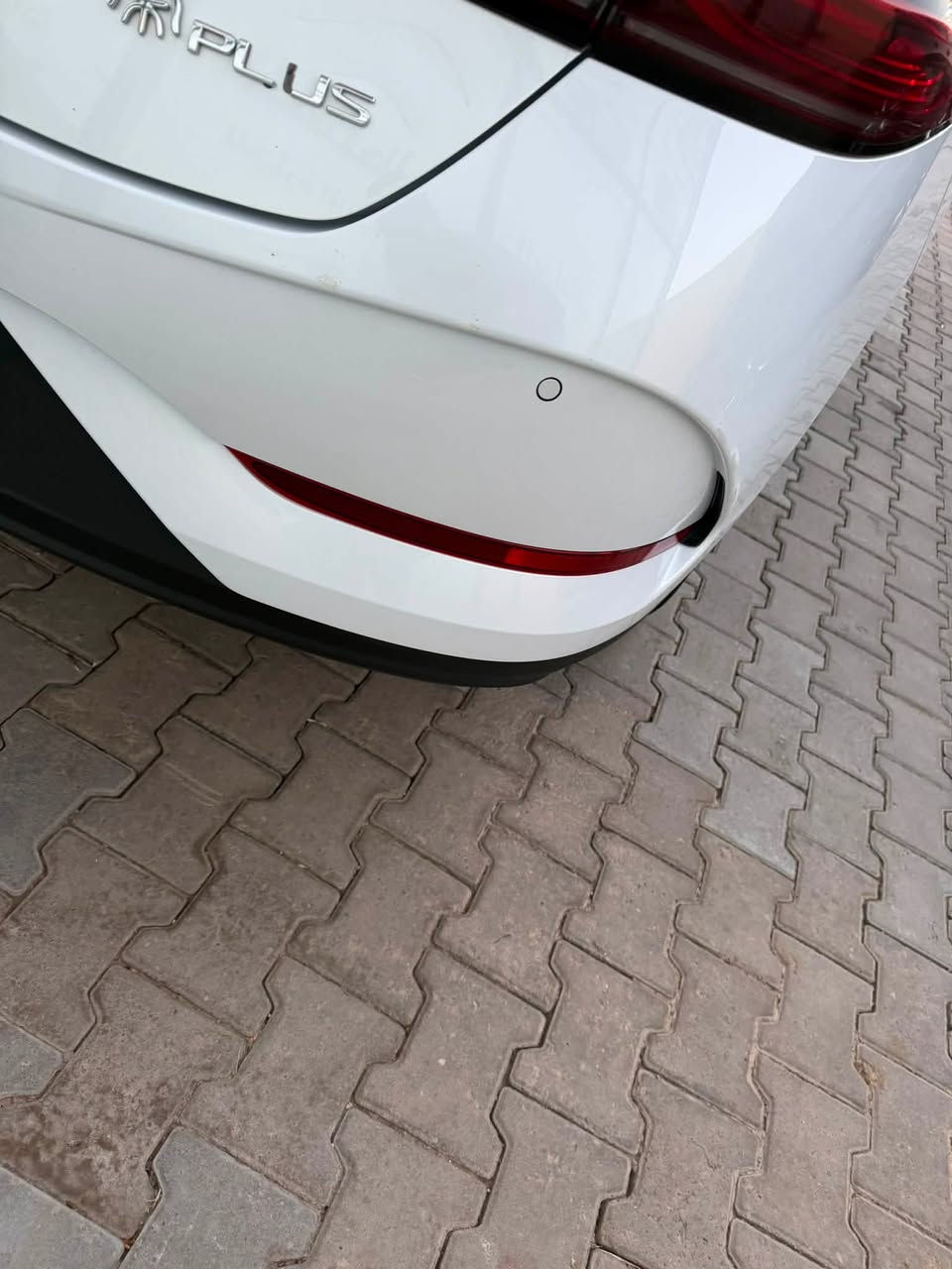 سلام عليكم بي واي دي كن بلاص ماشيه ٢٤ الف فقط السياره داخل ابيض السياره جديده بمعنى الكلمة بيها تكحيل بالدعاميه الخلفيه كما موضح بالصور السعر ١٨،٥٠٠ وبيها مجال السياره موجوده في كربلاء ***********

