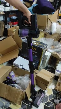 مكنسة شحن • جديدة • بدون شاحن