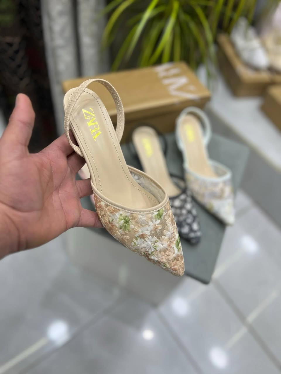 #جديد #احذية #مميزه 🌸
قياس 37-41 متوفر بأربع الوان ❤️


**إذا كنت صاحب هذا الإعلان وتريد حذفه لأي سبب، رجاءا أرسل رسالة إلى الدعم الفني**