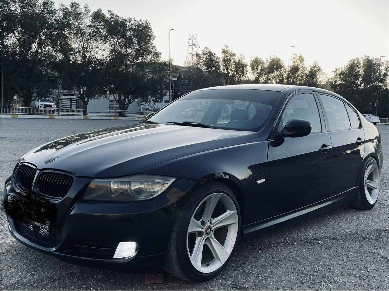 ياالله 
E90 2011 325 للبيع 
وارد امريكي حادث جاملغ خلفي بدون ايرباك 
رقم بغداد دولي هزه وسنويه جدد 
صدر امامي وخلفي جديد 
تبريد ثلج تدفئه كشنات 
كير اوتو تبترونك جديد 
مكينه N52 B25 نوزل قصير جديده 
2 ويل السياره 
جاهزه على اخر حبه وجديده 
مواصفات فول مكاني بغداد الاعلام 
*********** 
السعر 113 وبيها شي بسيط
