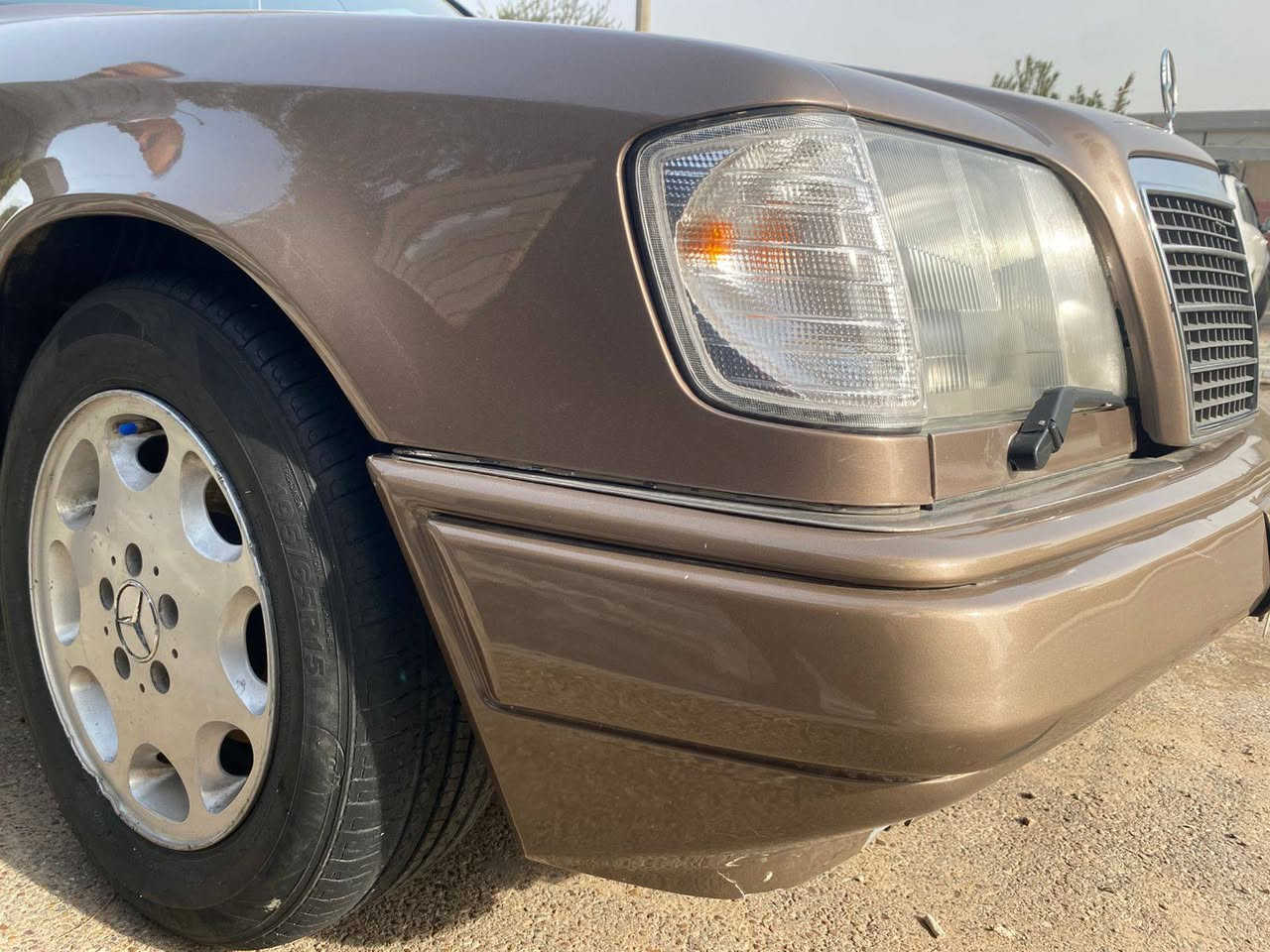 السلام عليكم 
مكلف بلنشر رقم صاحب السيارة*********** مصطفى 
للبيع مارسيدس دب موديل 89 السيارة مصبوغة عام للجمالية كير محرك بلاد تبريد شغال مكينه 300 حدادية 70% قواعد دبل بلاد بيها نواقص قليلة السعر70 وبيها مجال شرط التحويل
