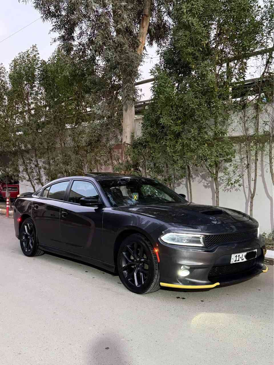 ‎جارجر جي تي 
CHARGER (GT)
*ملاحظه والسياره اشكد ماكول جديده مو مثل جدادة الحقيقه وصور الحادث والسونار خاص
‎الموديل :2022  . (وارد امريكي حادث جاملغ جهة السايق + باب جهة الصدر ايرباك طاك وراجع سستم دشبول مبدل جديد السياره بدون قطرة صبغ كله تبديل نفس الون) . 
‎العداد :50  الف ميل . 
‎المحرك : V6 .  3.6L .
‎المواصفات :
‎* جناح خلفي . 
‎* ويل قياس 20 انچ اسود  . 
‎* مقاعد رياضية مخمل .
‎* مصابيح أمامية زنون . 
‎* كشافات الضباب زنون . 
‎* المصابيح الأمامية مع LED . 
‎* حساسات خلفية. 
‎* شاشه كبيرة مع نظام ملاحة نفكيشن GPS . 
‎* سستم صوت الپاين .
‎* المقاعد الأمامية كهربائية فقط سائق. 
‎* مقاعد أمامية تدفئة . 
‎* مقاعد خلفية تدفئة . 
‎* تشغيل عن بعد . 
‎* تدفئة مقود القيادة . 
‎* محدد سرعة . 
‎* تلفون بلوتوث . 
‎* كاميرا خلفية .
‎* مرايا متحسسة للاضاءة العالية .
‎* كير شفتر بالستيرن . 
‎* دخول ذكي (بصمة) .
                               السعر 262 ورقه وبيه مجال 
                                مكان السياره صليخ ال600
                للاستفسار *********** الفارس, صلاح الدين
