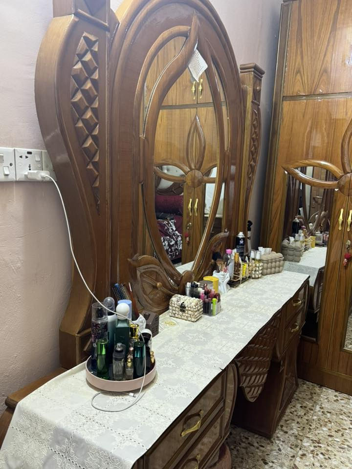 السلام عليكم غرفه نوم للبيع شغل توصاه درجه اولى صاج مابيها اي خلل للاستفسار على هذا الرقم ***********
