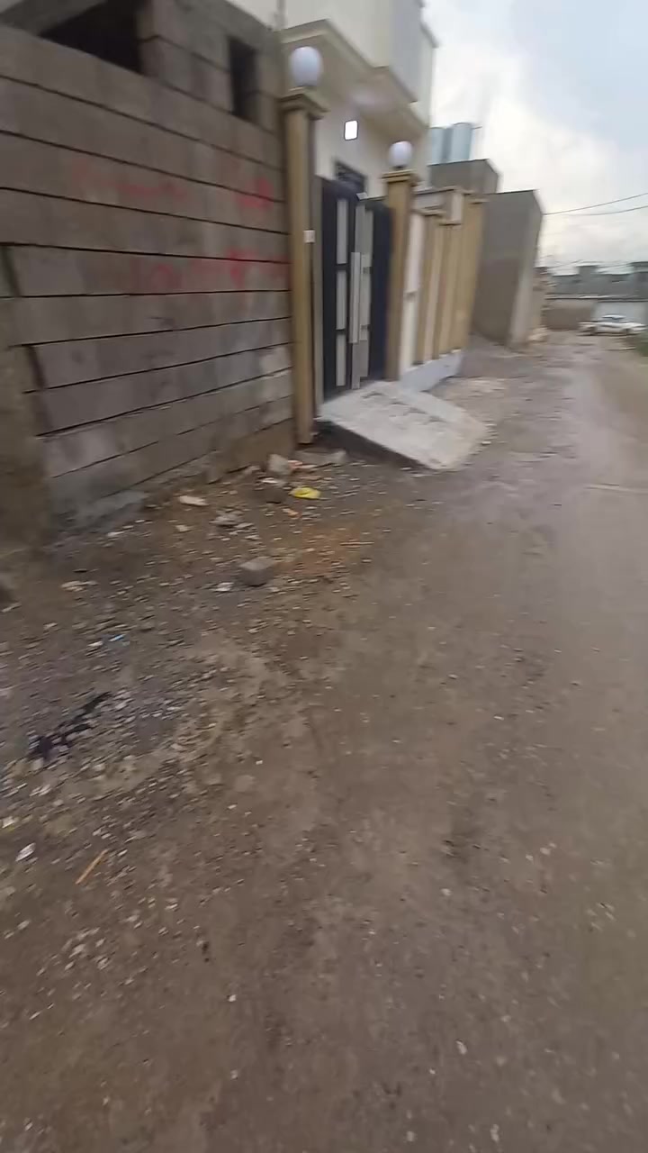 هيكل للبيع العنوان القوسيات قرب المدرسه الصينيه 🏤المساحه ١٠٥ متر ➡️شارع تبليط خدمات كامل ➡️ غرفتين نوم 
الاستفسار على الرقم 📲***********
***********📲
