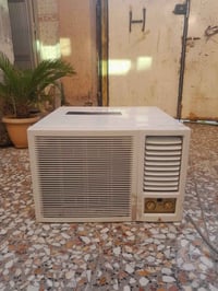 شباب.. عندي هذا المكيف الشباكي نظيف جداً وشغال وبشرط الفحص والتبريد ال...