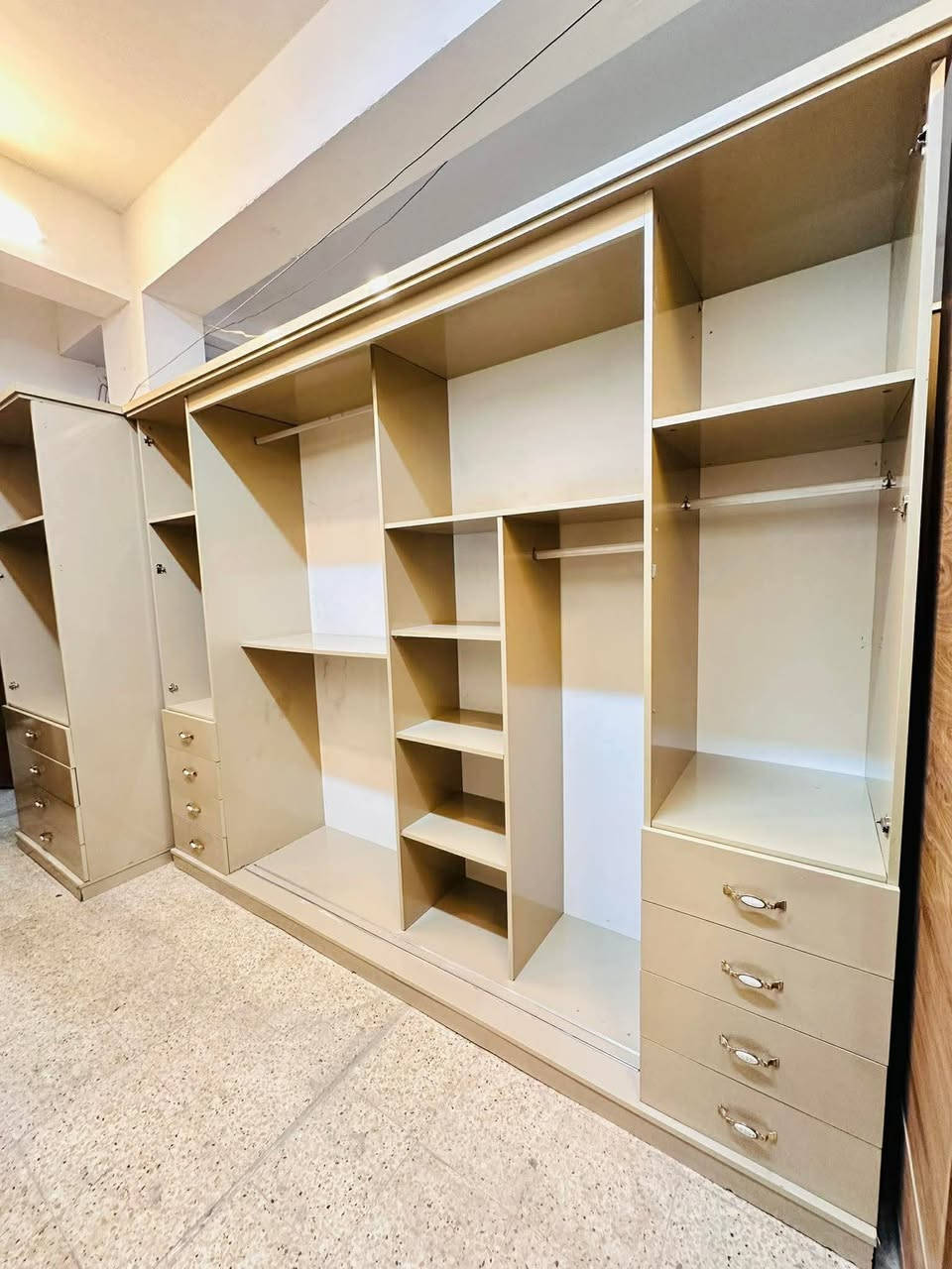 8️⃣قطع 

نضافه 85% 💯 مع كنتور ملحق طفل اضافي 2 باب 🚪مرايا دوار 
اناره كومديات 🌟💥 لون مميز ضهر بلوك برغي وجوي حديد 
سعرها/950 
التوصيل والشد داخل بغداد مجاناً ✅✅


**إذا كنت صاحب هذا الإعلان وتريد حذفه لأي سبب، رجاءا أرسل رسالة إلى الدعم الفني**