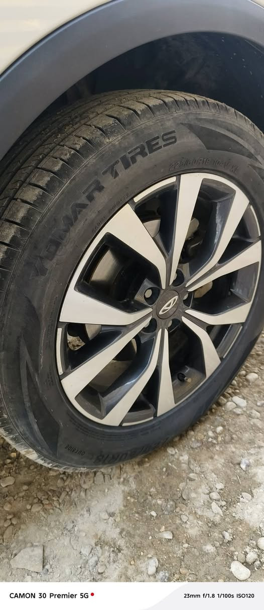 تيكو 7برو فول1/1 كفالة عامة بعدها بالضمان من شركة السراب
شيري تيكو 7 برو للبيع
!!️ مرقم بغداد !!️باسمي حره

اليكم التفاصيل الآتية:

 خليجي 
 الموديل 2022
 سعة المحرك 1,5L 
 مرتبط بناقل حركة أوتوماتيكي 
 عدد AIR BAG 6 !!️
 حساسات أمامية 
 حساسات خلفية
 لايت زينون + LED
 كشافات 
 بك لايت LED 
 حجم الاطار 235/60R18 
 ويل كب 18!!️
 فتح الصندوق كهرباء 
 بانوراما !!️
 اريل نفكيتر 
 هاند بريك بصمة 
 مفتاح التشغيل بصمة 
 دشبول شاشة 
 شاشة 
 كاميرا دوارة
 4 كاميرات °360
 المقاعد جلد  
 حركة مقعد السائق كهرباء 
 المودات والأوامر الصوتية
 مثبت السرعة Cruise 
 أوضاع القيادة  Drive Mode
 فحص أنظمة السيارة 
 مقود جلد حياكة رياضي 
 حساسات ضغط اطارات
 تبريد شاشة مناخين منفصلين 
 قطعتين تبريد 
 أوضاع القيادة DRIVE MODE 
 ا ABS  
 أوتو هولد 
ا ISOFIX  ايزو فكس
 نظام مانع الانزلاق
 تتسع المقصورة الداخلية ل 5 راكب 
 اشارة في المرايا الجانبية قابلة للطي 
 مخرج منفذ الطاقة 
 شاحن هاتف Wireless 
 ا  Bluetooth / USB

السيارة نظيفة جدا بيه شخط بالدعامية منزلة بالصور ورصعة بالصندوك فقط 
مبدل تخم تايرات سيارة كاملة مكملة تجي توشفه وبيك خير ودلل 
سعره 149 ورقة ومجاله جدا بسيط 
رقم الهاتف ***********
